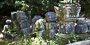 龍泉寺の中世石造物群。宝篋印塔や五輪塔の残欠が多数確認できる。