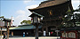 筥崎宮の楼門。文禄三年（１５９４）に小早川隆景によって造営された。 