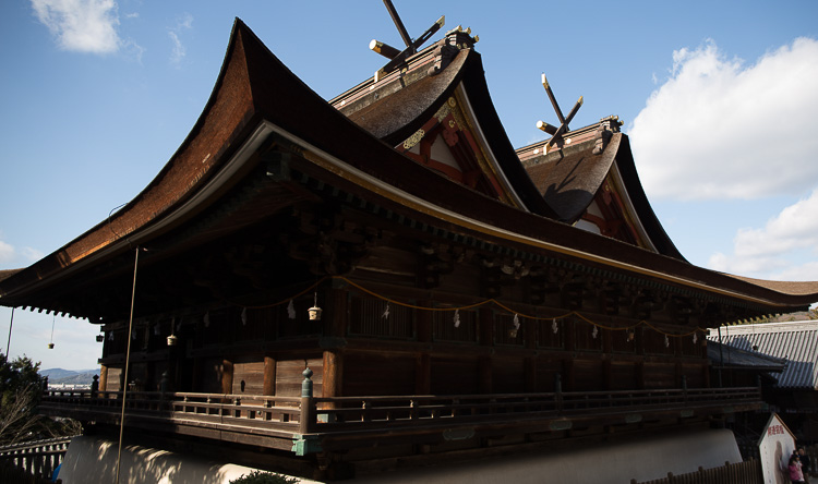 吉備津神社の本殿と拝殿。応永三十二年（１４２５）に再建されたもので、国宝に指定されている。