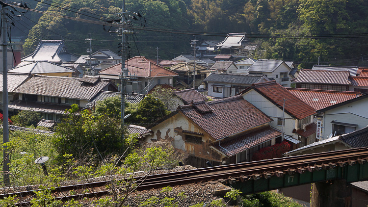 亀山城跡地の二楽閣跡から眺めた江津本町の町並み。