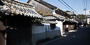 笹川酒造の門。建物は江戸期にさかのぼるともいわれる。