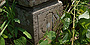 建咲院にいくつかある欠損した宝篋印塔の一つ。「明室理国禅定尼」「永禄三年九月八日」と刻まれている。