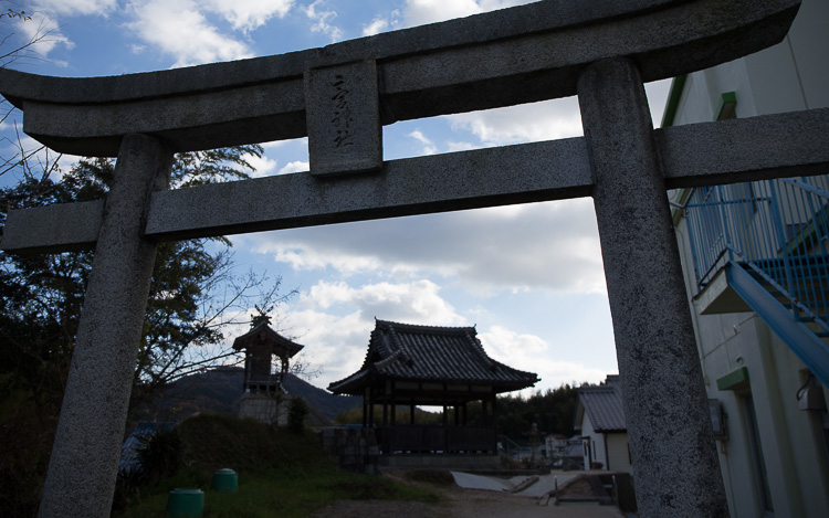 江田島市能美町中町の二宮神社。この地にあった堀城に大永七年、能美仲次が入城したといわれる。