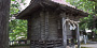 熊野神社の宝蔵。室町時代末期に三吉氏によって寄進建築されたものという。県指定重要文化財。