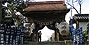 賀茂神社の表門。別名で四脚門といい、文字通り四本の柱に支えられており、その上段に龍の彫刻が施されている。