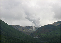 九重連山では現在も活発な火山活動がみられる。