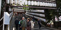 吉備津神社の境内入口。正月には多くの人々が参拝に訪れる。